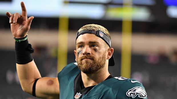 Oct 14, 2021; Philadelphia, Pennsylvania, USA; Philadelphia Eagles tight end Zach Ertz (86) walks off the field after loss to Tampa Bay Buccaneers at Lincoln Financial Field.